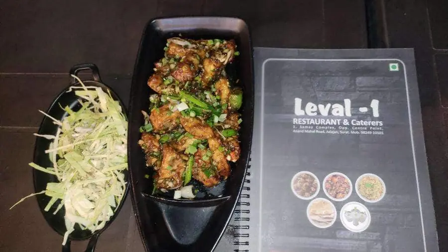 A loaded Leval-1 tawa platter served at the restaurant in Adajan Gam, Surat
