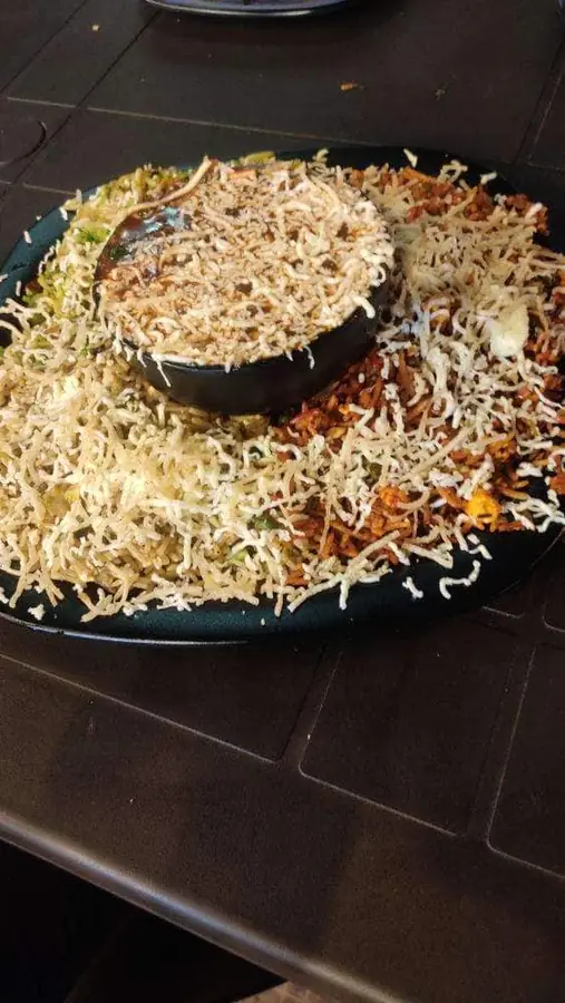 Leval-1 parcel meal tray with fried rice and noodles